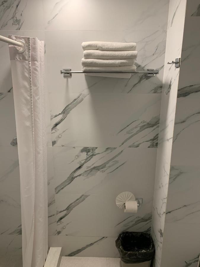 מונטריי Fastos Hotel מראה חיצוני תמונה