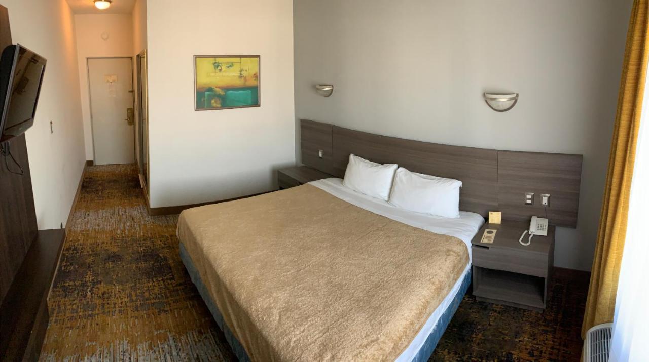 מונטריי Fastos Hotel מראה חיצוני תמונה