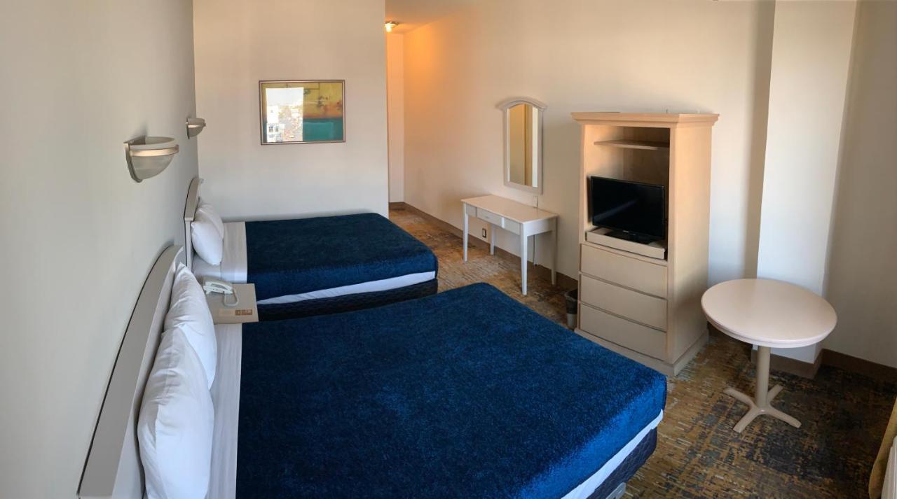 מונטריי Fastos Hotel מראה חיצוני תמונה