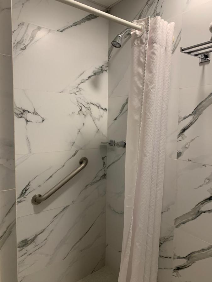 מונטריי Fastos Hotel מראה חיצוני תמונה