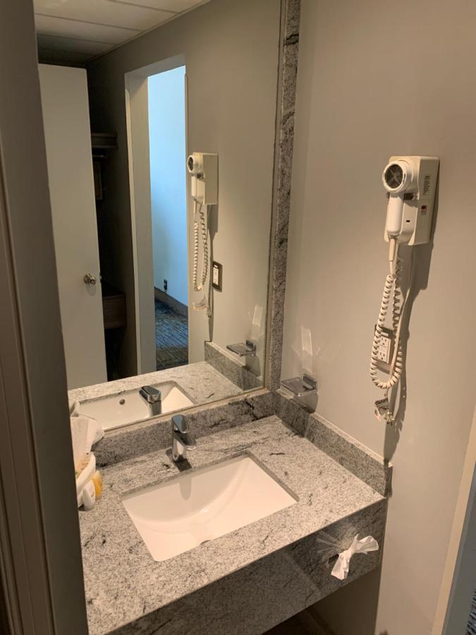 מונטריי Fastos Hotel מראה חיצוני תמונה