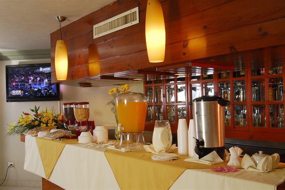 מונטריי Fastos Hotel מראה חיצוני תמונה